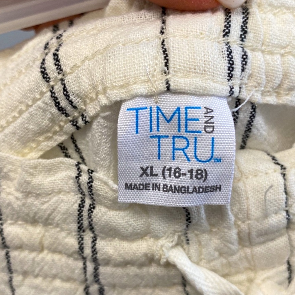 SOLD
NEW Time & Tru Linen blend Cream and black Stripe resort XL (16-18) Pants - Picture 2 of 6